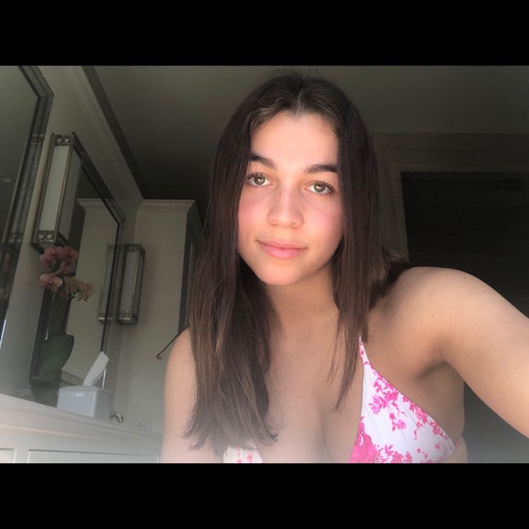 Meet your Posher, Ava - Picture 1 of 1